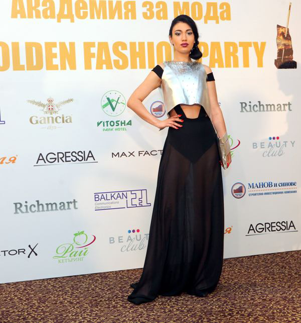Review GoldenFashionParty 30