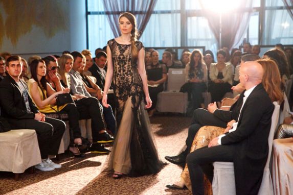 Академията за мода организира ревю-спектакъл Golden Fashion Party